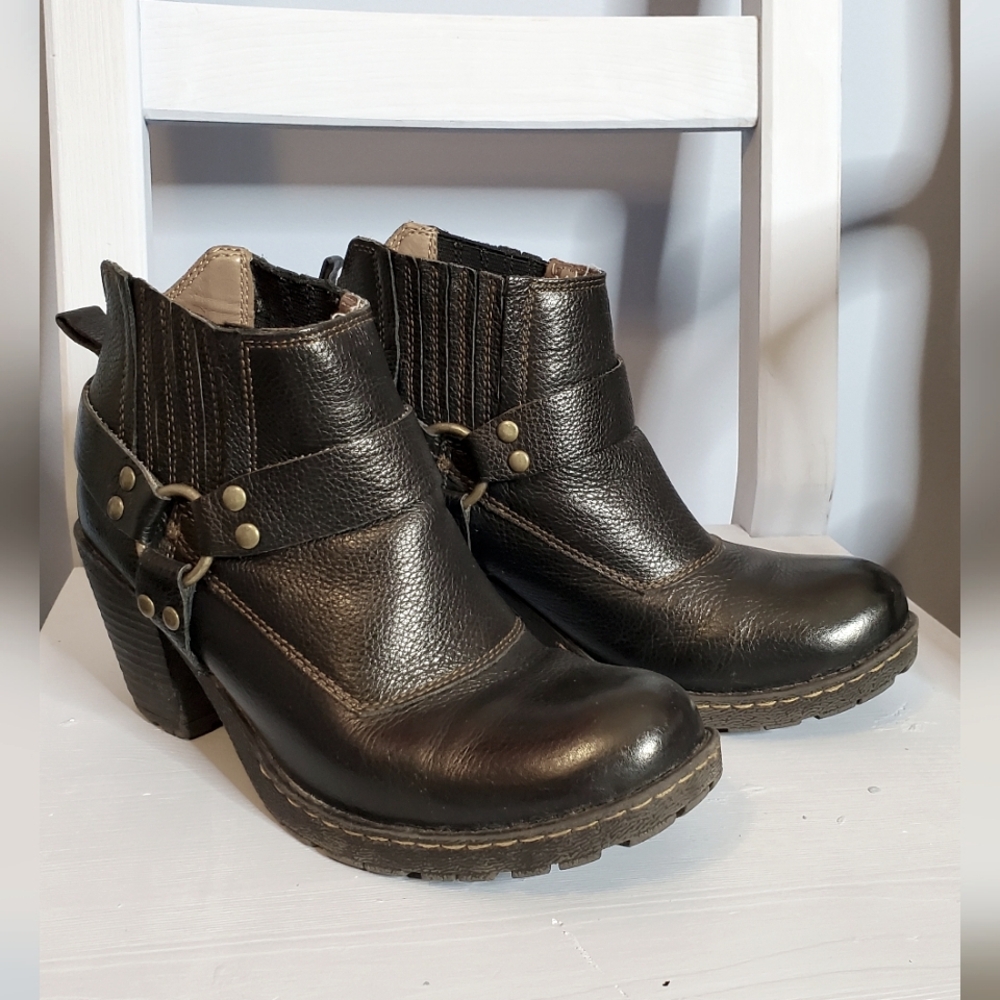 Bolo Black Leather O-Ring Harness Booties size 7